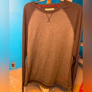 Grey on Black 00s Tommy Bahama Longsleeve